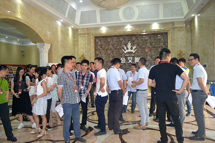 商討細節(jié)