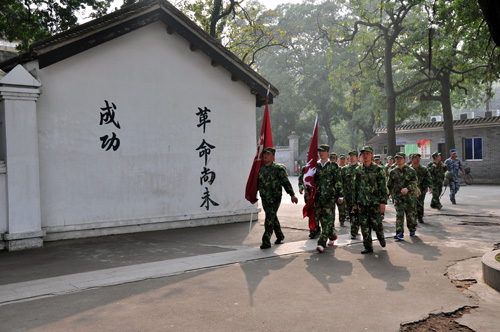 10公里野外拉練，我們終于到達目的地，黃埔軍校舊址